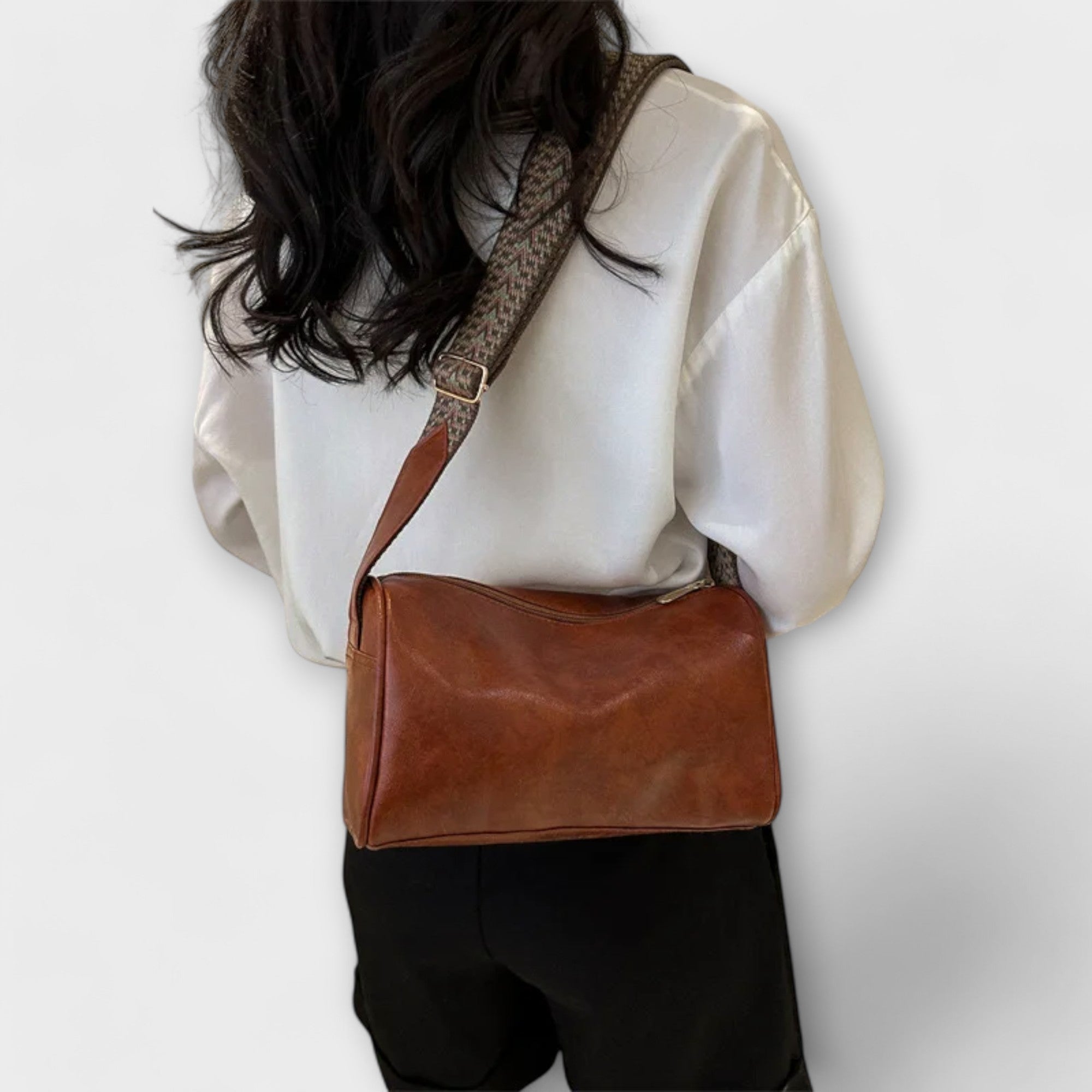 Lora. - Vintage Crossbody Bag