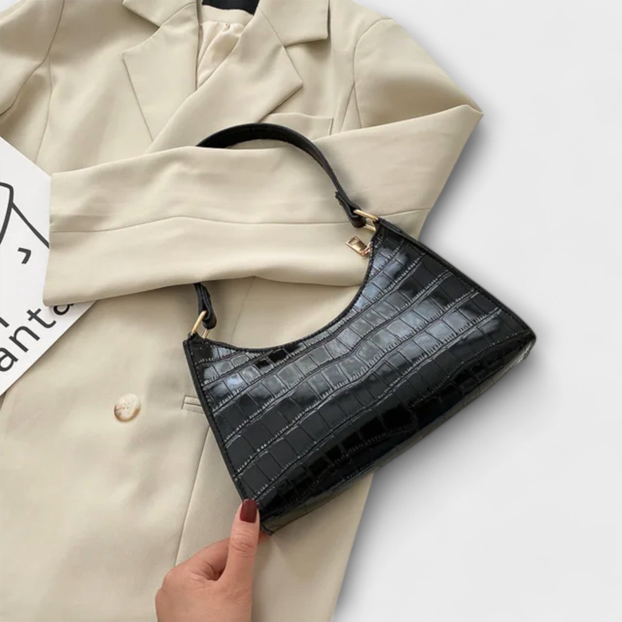 Lora. - Shiny Leather Bag